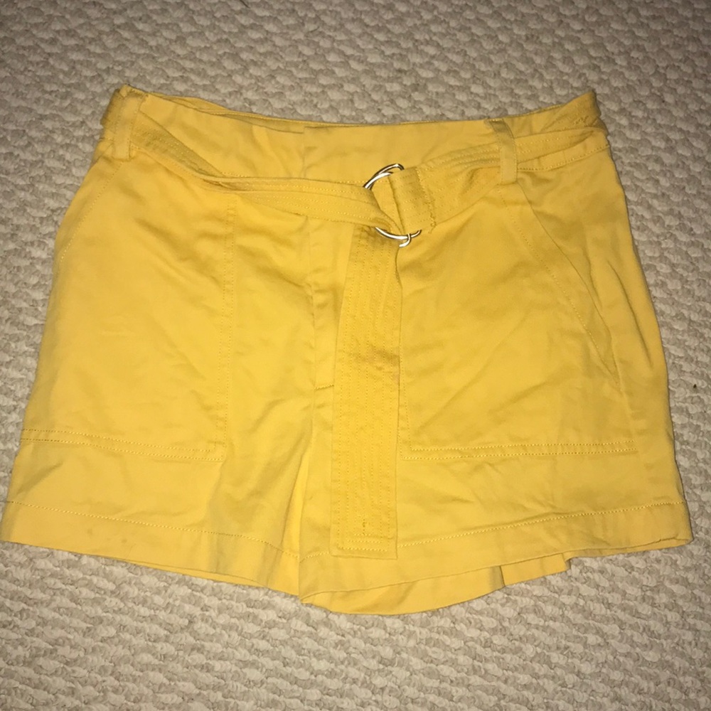 Shorts with belt
